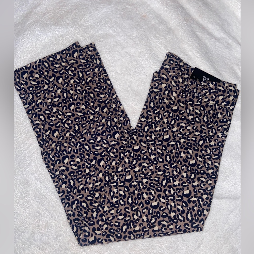 🌻 NWT Rafaella leopard print capri’s - Picture 3 of 3